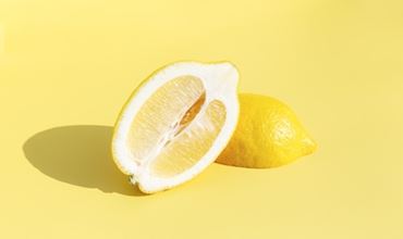 Citrons coupés en deux