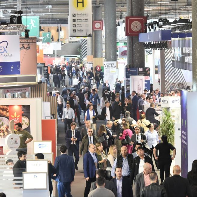 Foule dans les allées de SIAL Paris