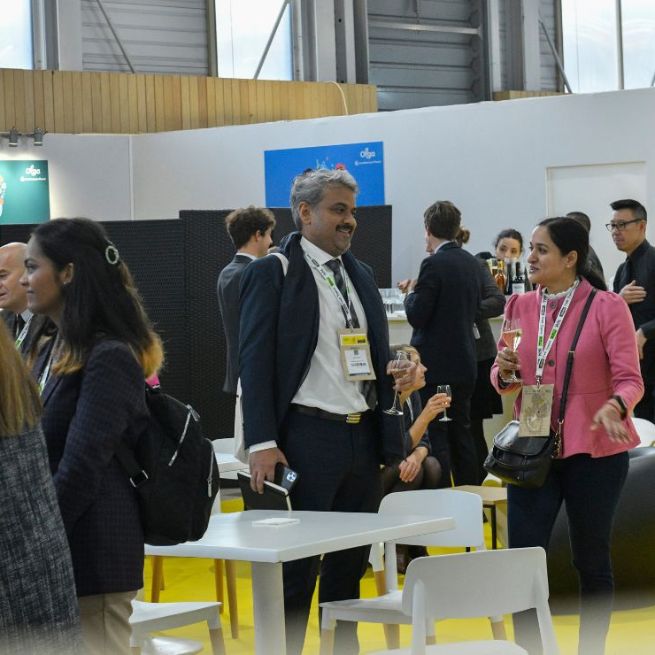 Personnes qui discutent sur SIAL Paris
