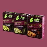 Sachets de préparation chia relax à base de graines de chia et plantes, présentés sur fond uni