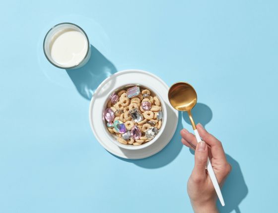 Cereal in bowl with glass of milk
