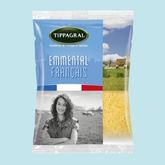 Sachet d’emmental français râpé avec visuel de terroir en arrière-plan