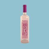 Bouteille de vin rosé 100 Pécados avec étiquette rose sur fond bleu clair