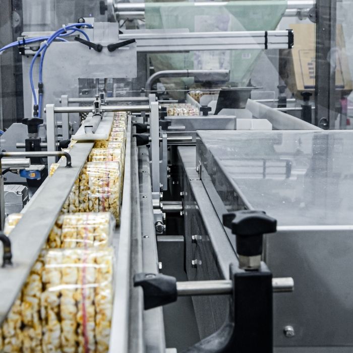 Popcorn production line with boxes arranged on a conveyor belt