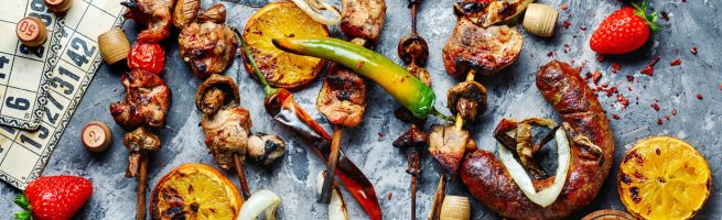 Des brochettes de volaille et gibier