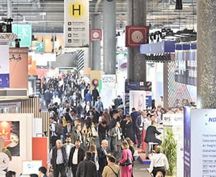 exposants et visiteurs au SIAL Paris