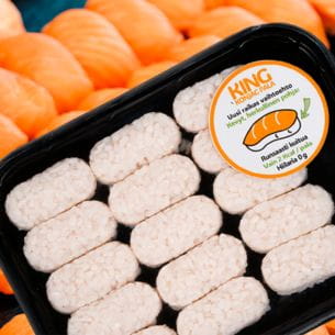 Tray of ready-to-eat zero-carb sushi bites with a "King NoCarb" sticker.