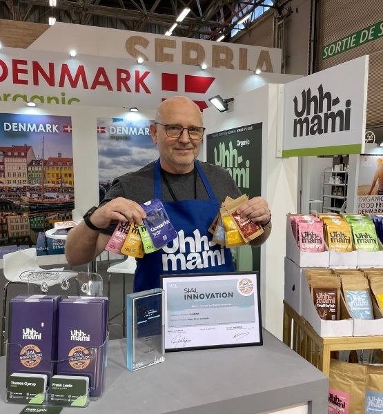 Uhhmami booth at the SIAL trade show presenting its organic plant-based bouillons and food innovations.