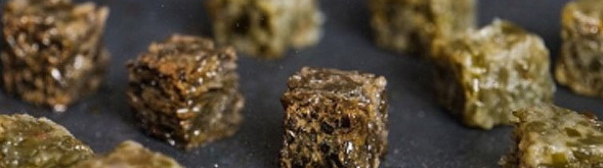 Seaweed cube for cooking