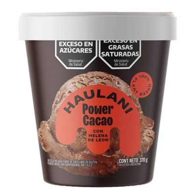 Pot de glace au cacao avec emballage rouge et marron sur fond blanc.