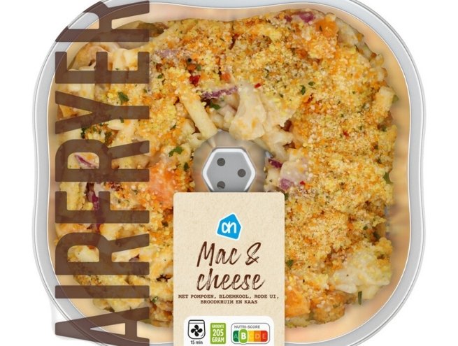 Plat de macaronis au fromage prêt à cuire dans une boîte dédiée à la friteuse sans huile.