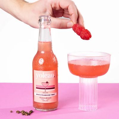 Alcohol-free spritz served with bottle and cocktail glass