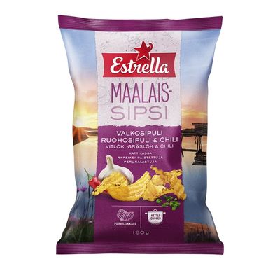 Sachet de chips aux herbes, ail et chili sur fond clair