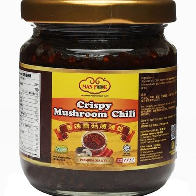 Bocal Man Fook Crispy Mushroom Chili, condiment pimenté aux champignons croustillants.