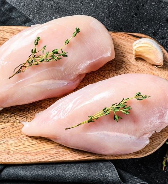 Blanc poulet cru frais