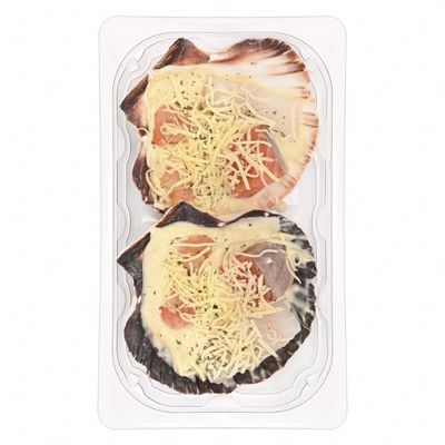 Coquilles Saint-Jacques fraîches avec fromage râpé, prêtes à cuire
