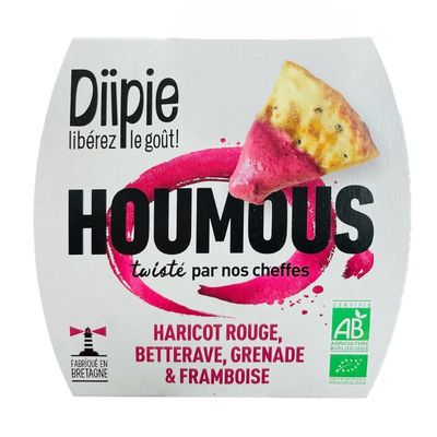 Diipie hummus with red bean beetroot pomegranate and raspberry with pita bread.